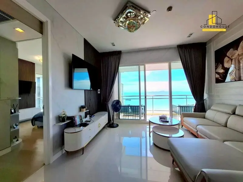 Spacious 2-Bedroom Condo on the 26th Floor with Stunning Ocean Views in Pattaya Jomtien