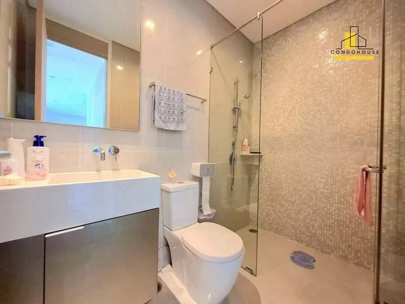 Spacious 2-Bedroom Condo on the 26th Floor with Stunning Ocean Views in Pattaya Jomtien