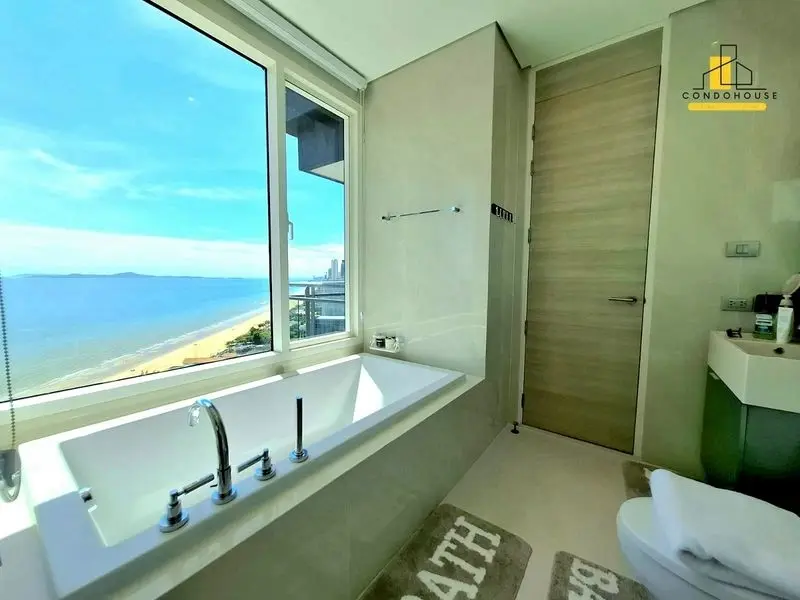 Spacious 2-Bedroom Condo on the 26th Floor with Stunning Ocean Views in Pattaya Jomtien