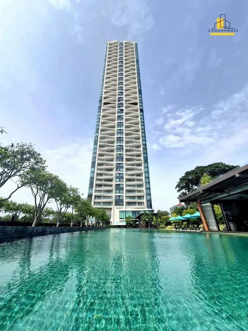 Spacious 2-Bedroom Condo on the 26th Floor with Stunning Ocean Views in Pattaya Jomtien