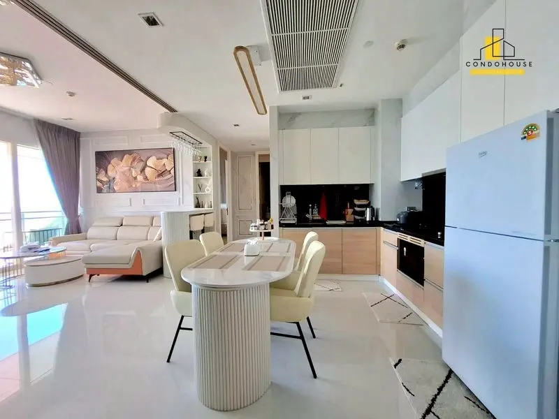 Spacious 2-Bedroom Condo on the 26th Floor with Stunning Ocean Views in Pattaya Jomtien