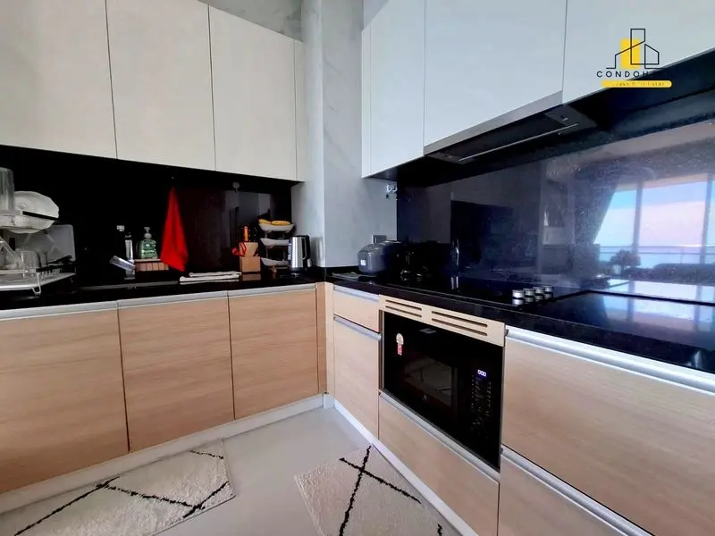 Spacious 2-Bedroom Condo on the 26th Floor with Stunning Ocean Views in Pattaya Jomtien