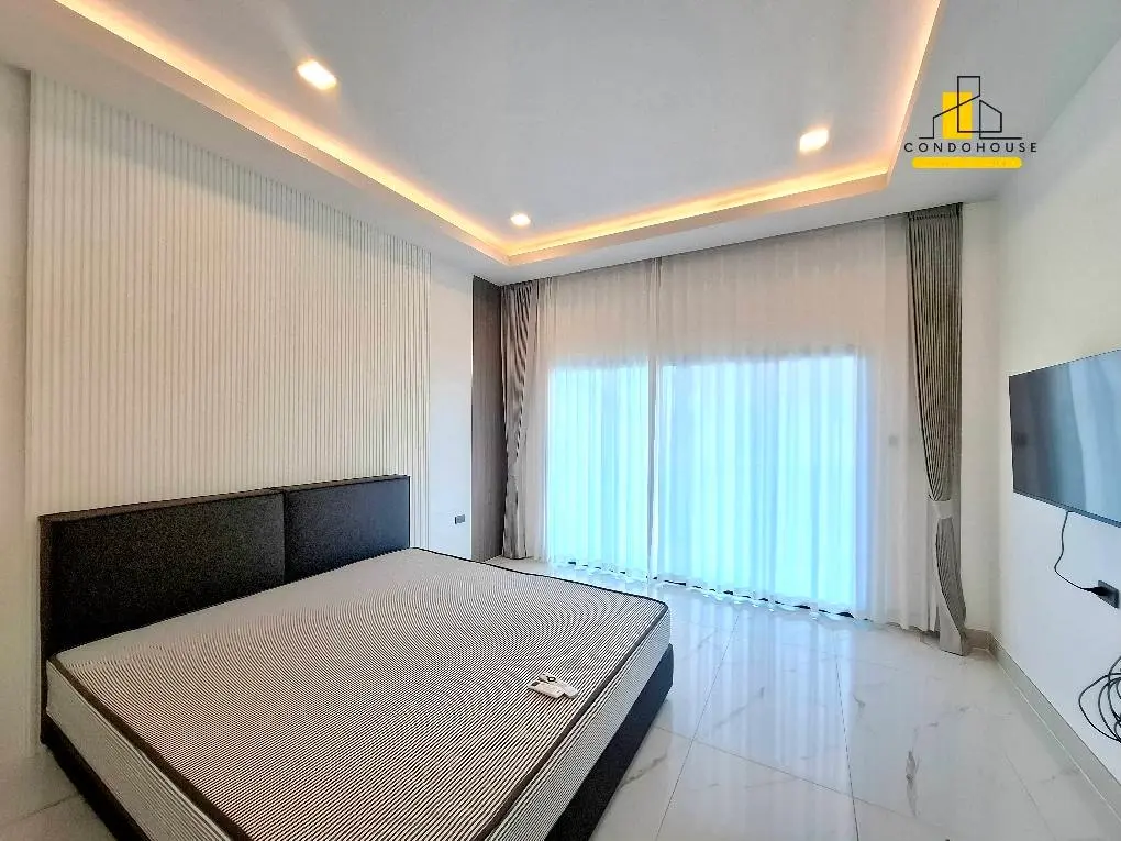 Spacious 5-Bedroom Modern Home with Private Pool in Pattaya