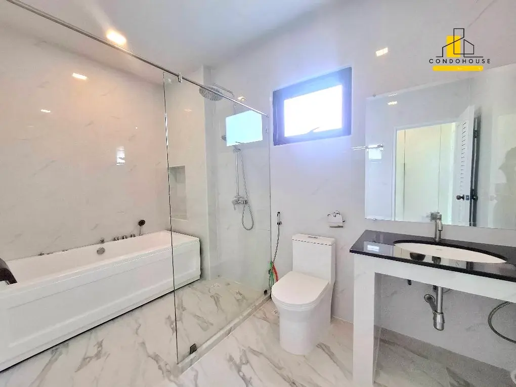 Spacious 5-Bedroom Modern Home with Private Pool in Pattaya