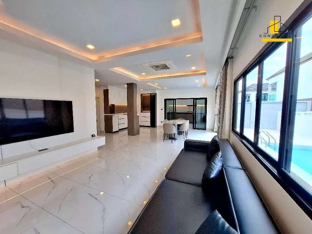 Spacious 5-Bedroom Modern Home with Private Pool in Pattaya
