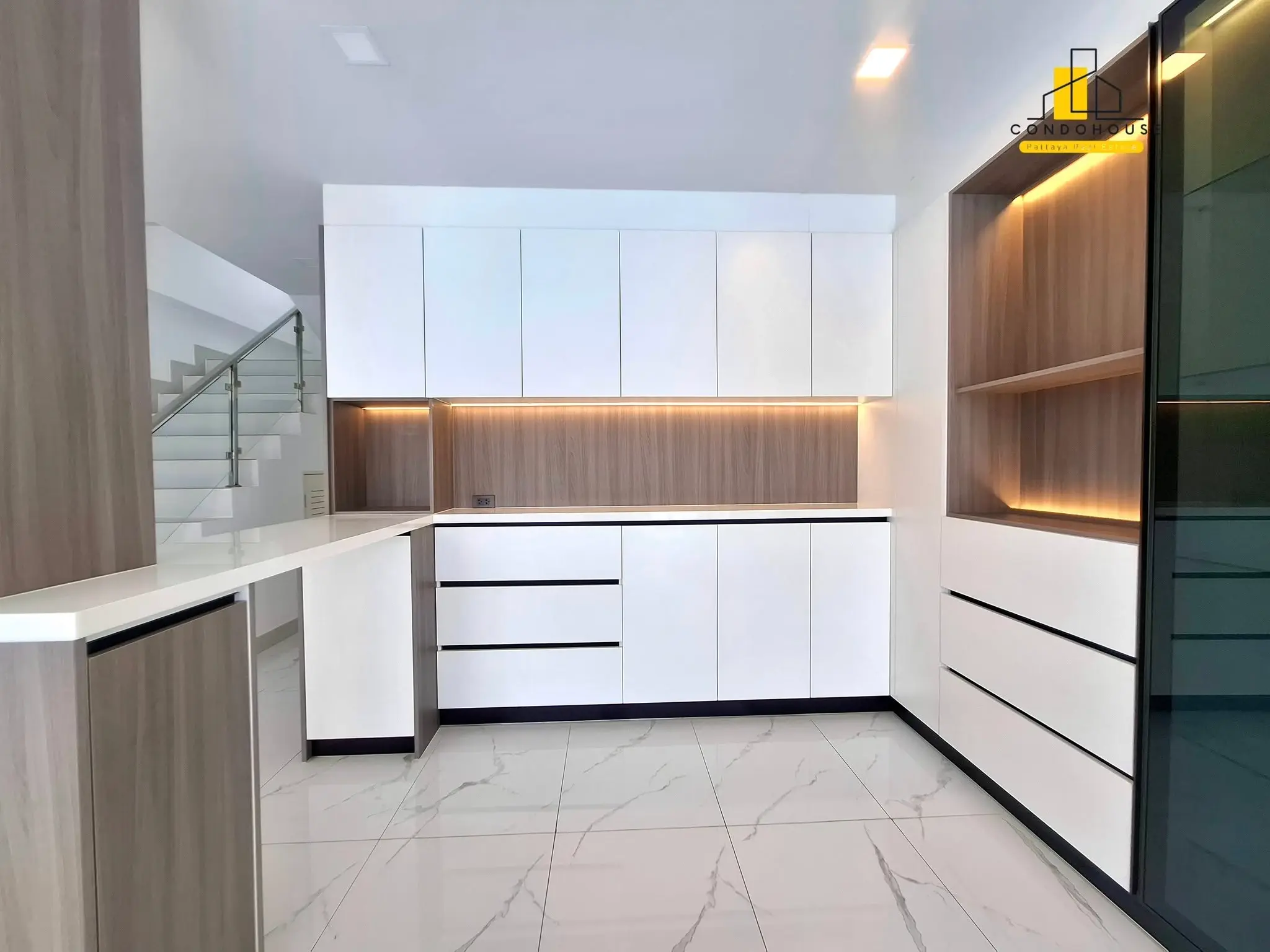 Spacious 5-Bedroom Modern Home with Private Pool in Pattaya