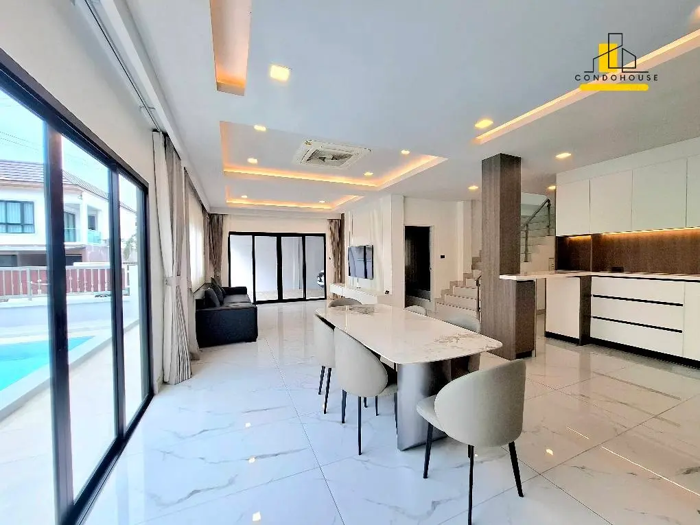 Spacious 5-Bedroom Modern Home with Private Pool in Pattaya