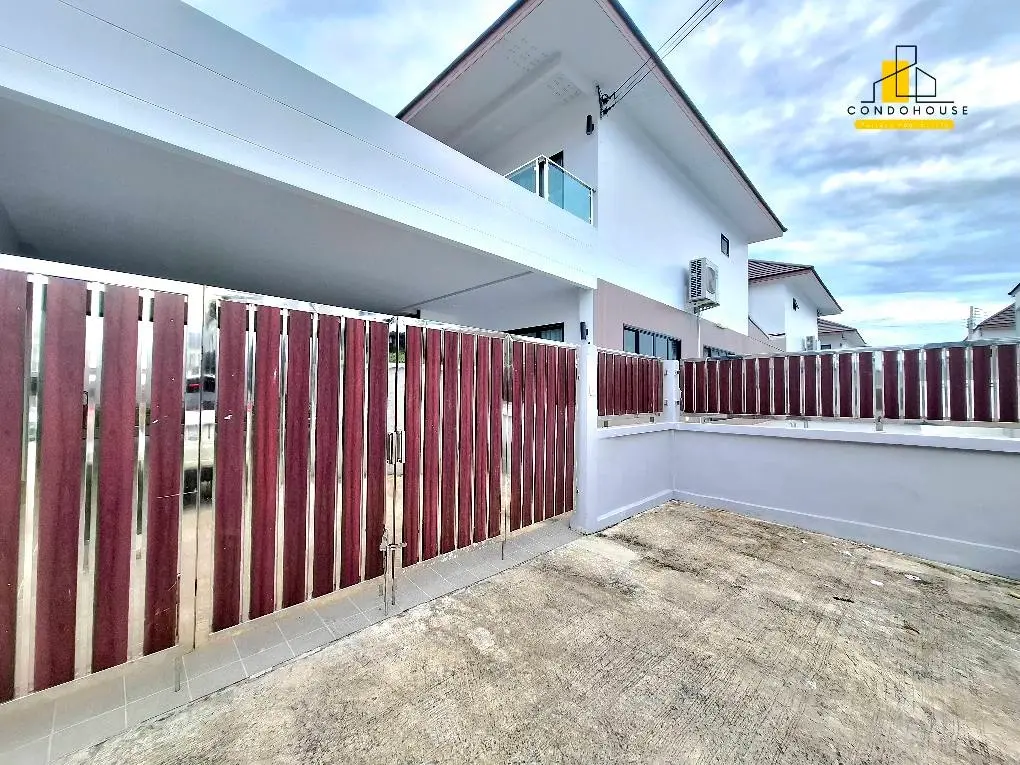 Spacious 5-Bedroom Modern Home with Private Pool in Pattaya