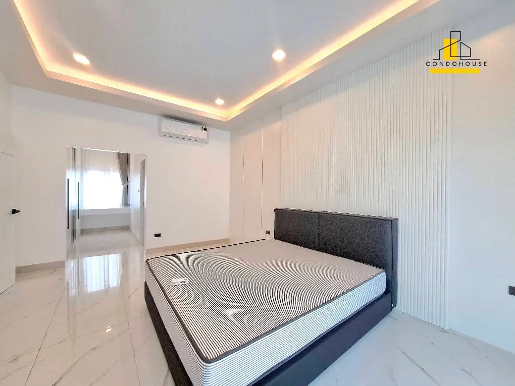 Spacious 5-Bedroom Modern Home with Private Pool in Pattaya