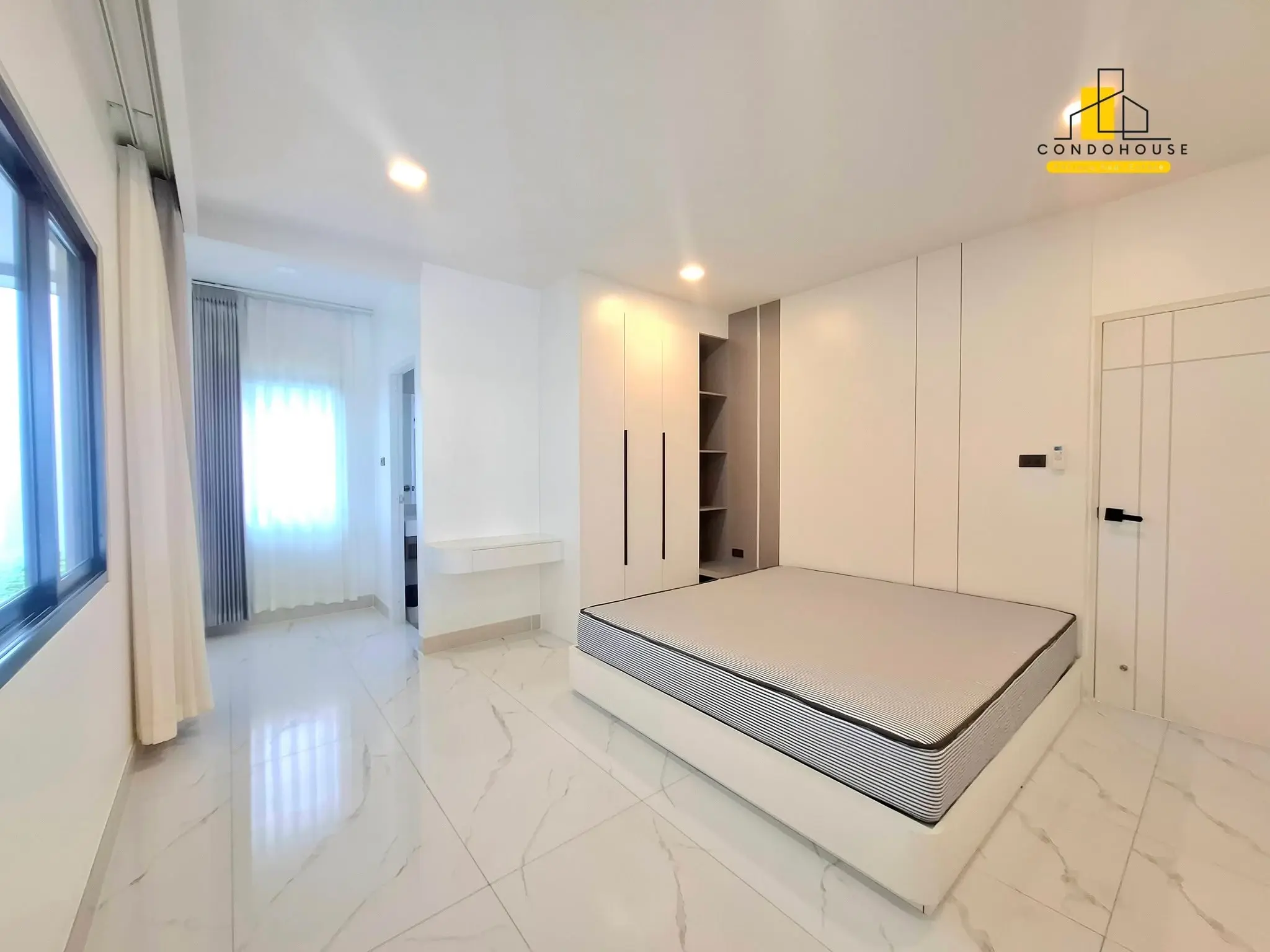 Spacious 5-Bedroom Modern Home with Private Pool in Pattaya