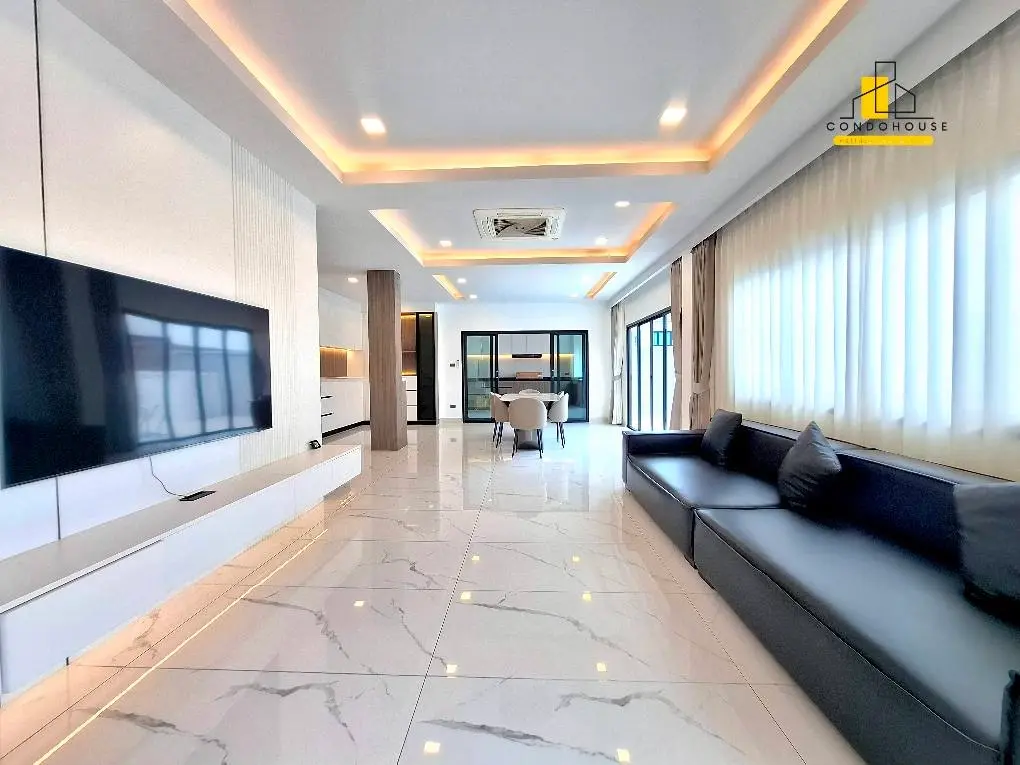 Spacious 5-Bedroom Modern Home with Private Pool in Pattaya