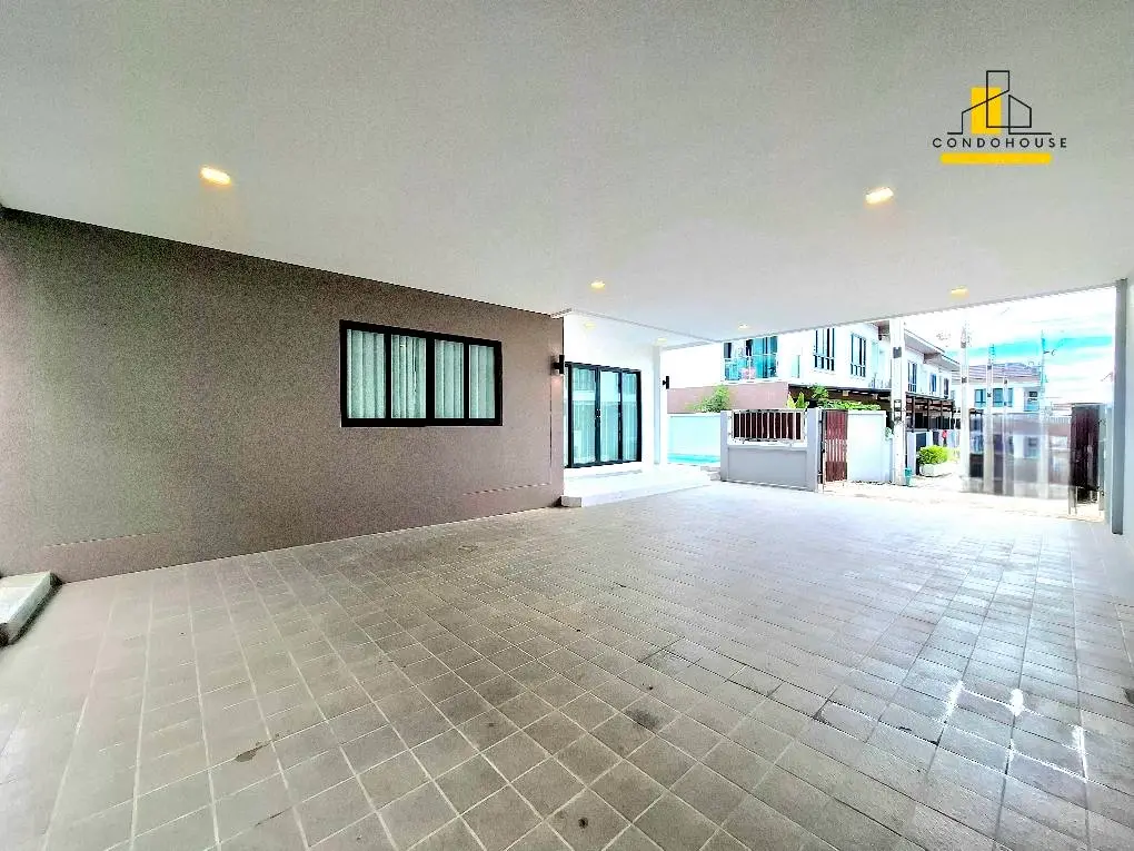 Spacious 5-Bedroom Modern Home with Private Pool in Pattaya