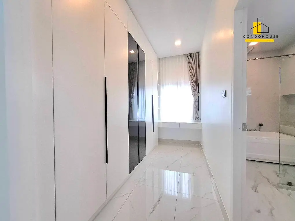 Spacious 5-Bedroom Modern Home with Private Pool in Pattaya