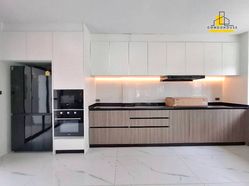 Spacious 5-Bedroom Modern Home with Private Pool in Pattaya