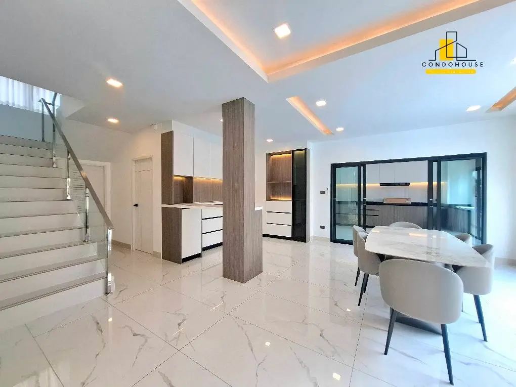 Spacious 5-Bedroom Modern Home with Private Pool in Pattaya