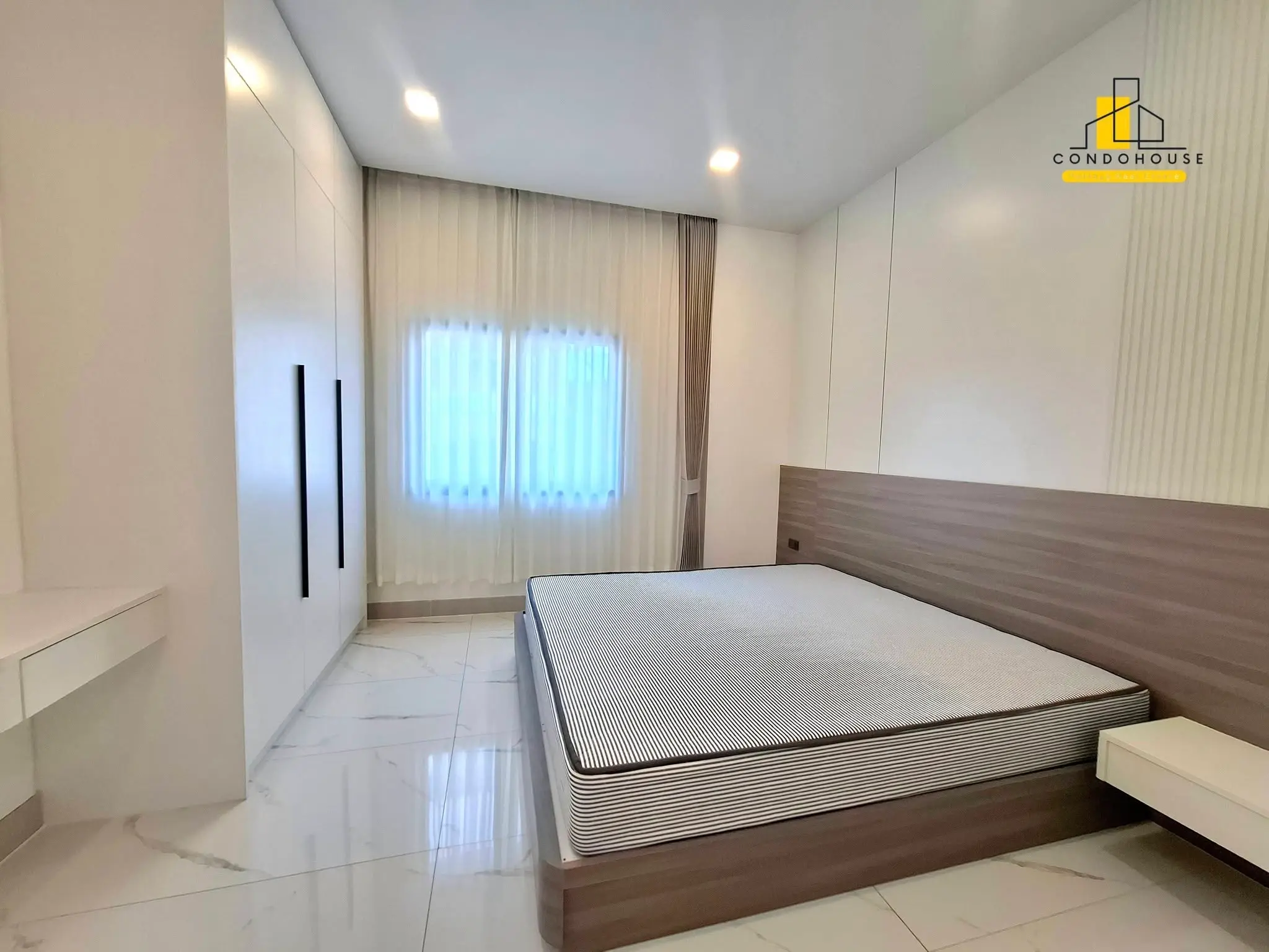 Spacious 5-Bedroom Modern Home with Private Pool in Pattaya