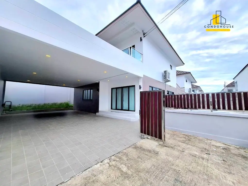 Spacious 5-Bedroom Modern Home with Private Pool in Pattaya