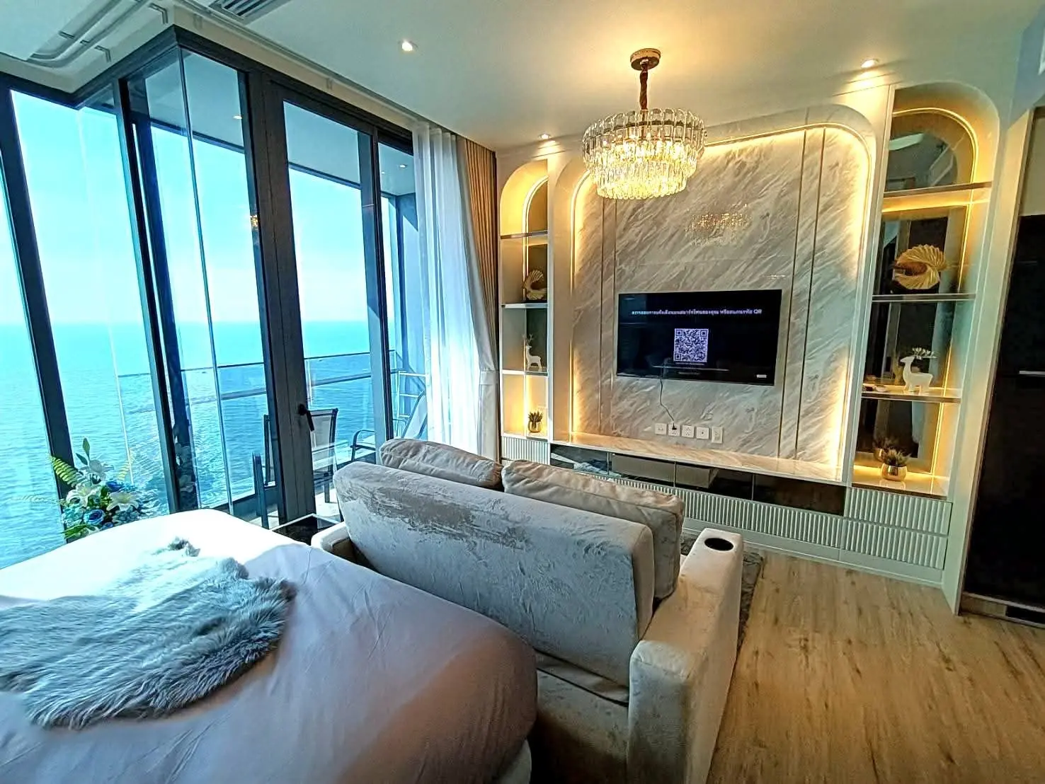 1-Bedroom Oceanview Condo with Infinity Pool and Spacious Balcony in North Pattaya