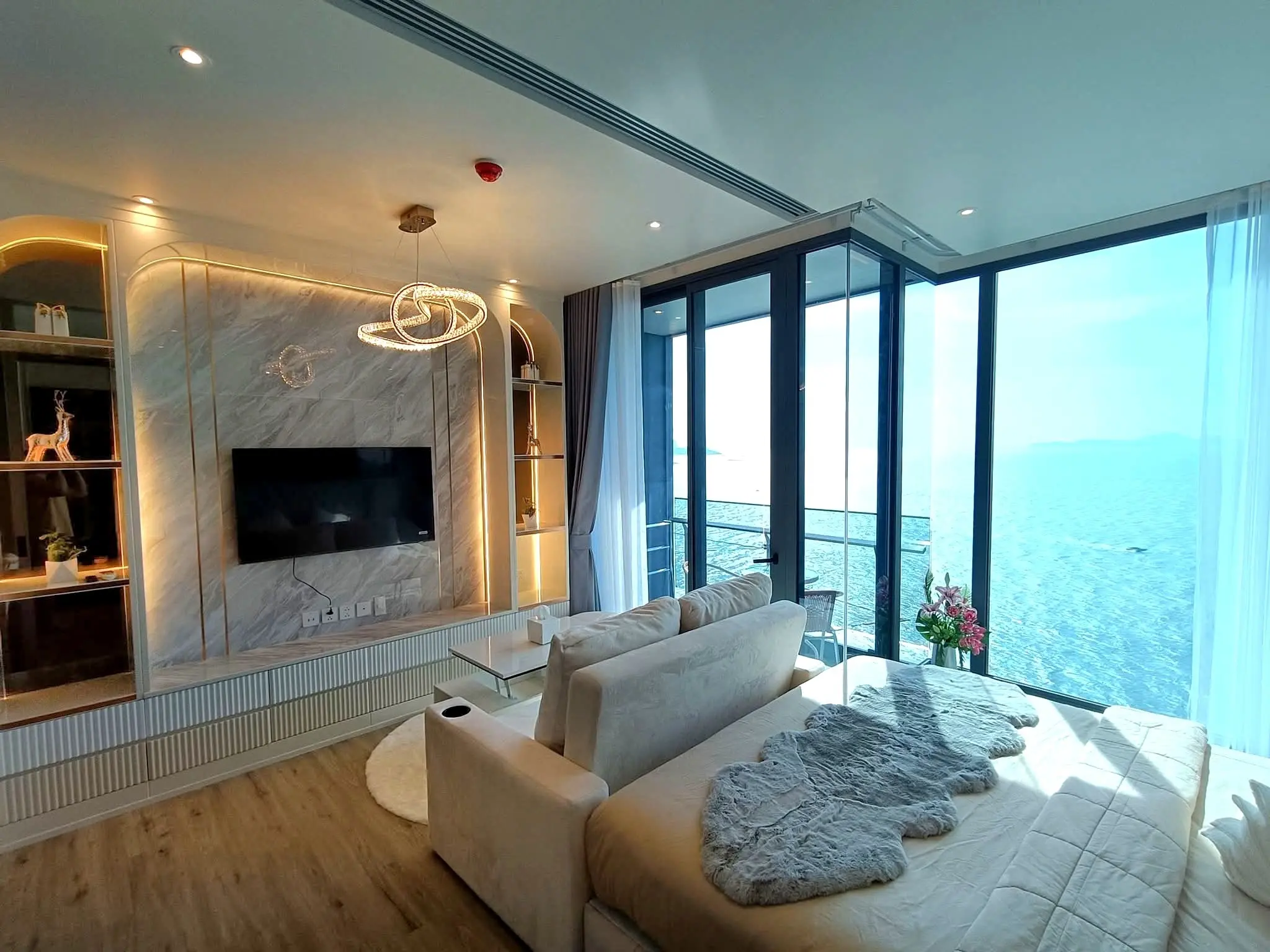 1-Bedroom Oceanview Condo with Infinity Pool and Spacious Balcony in North Pattaya