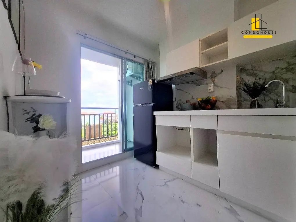 Cozy 1-Bedroom Condo with Modern Kitchen and Pool Views in Pattaya
