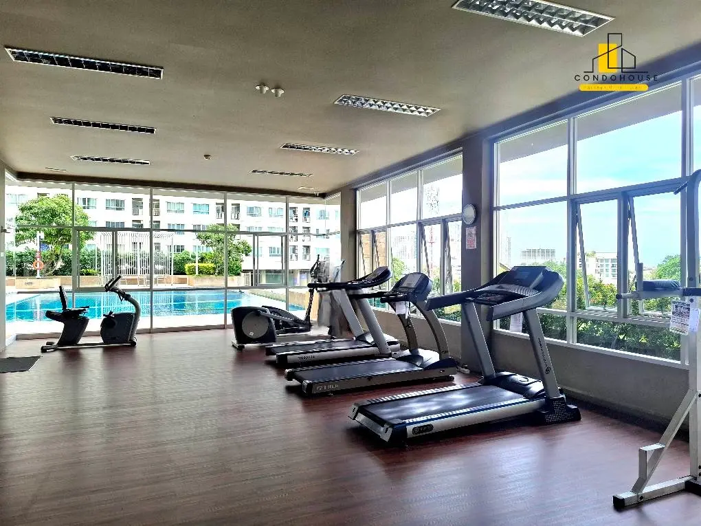 Cozy 1-Bedroom Condo with Modern Kitchen and Pool Views in Pattaya