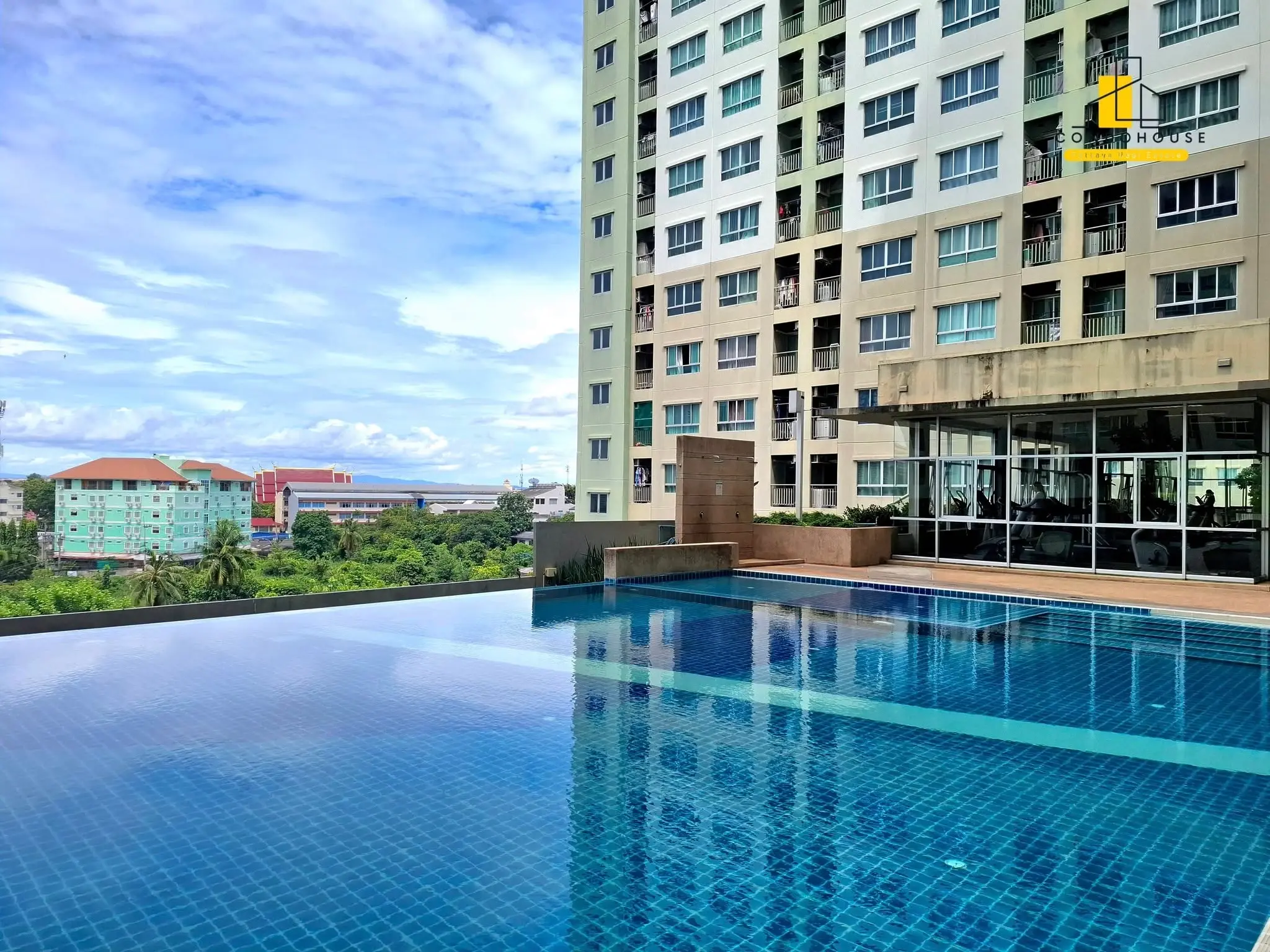 Cozy 1-Bedroom Condo with Modern Kitchen and Pool Views in Pattaya