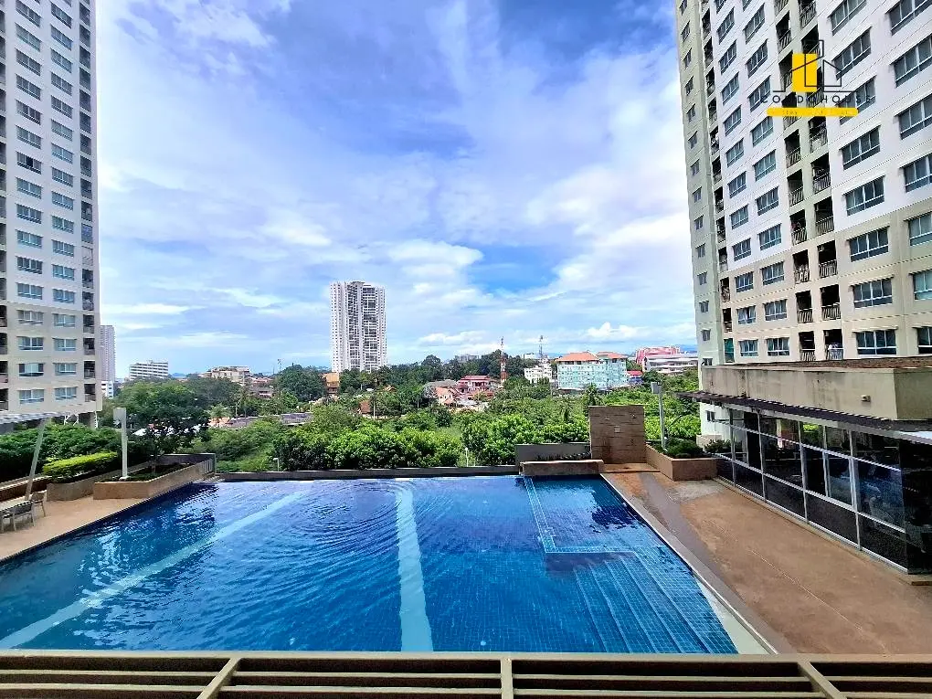 Cozy 1-Bedroom Condo with Modern Kitchen and Pool Views in Pattaya