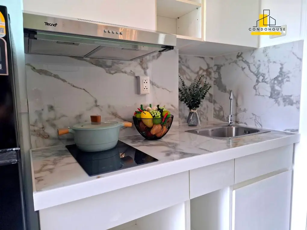 Cozy 1-Bedroom Condo with Modern Kitchen and Pool Views in Pattaya