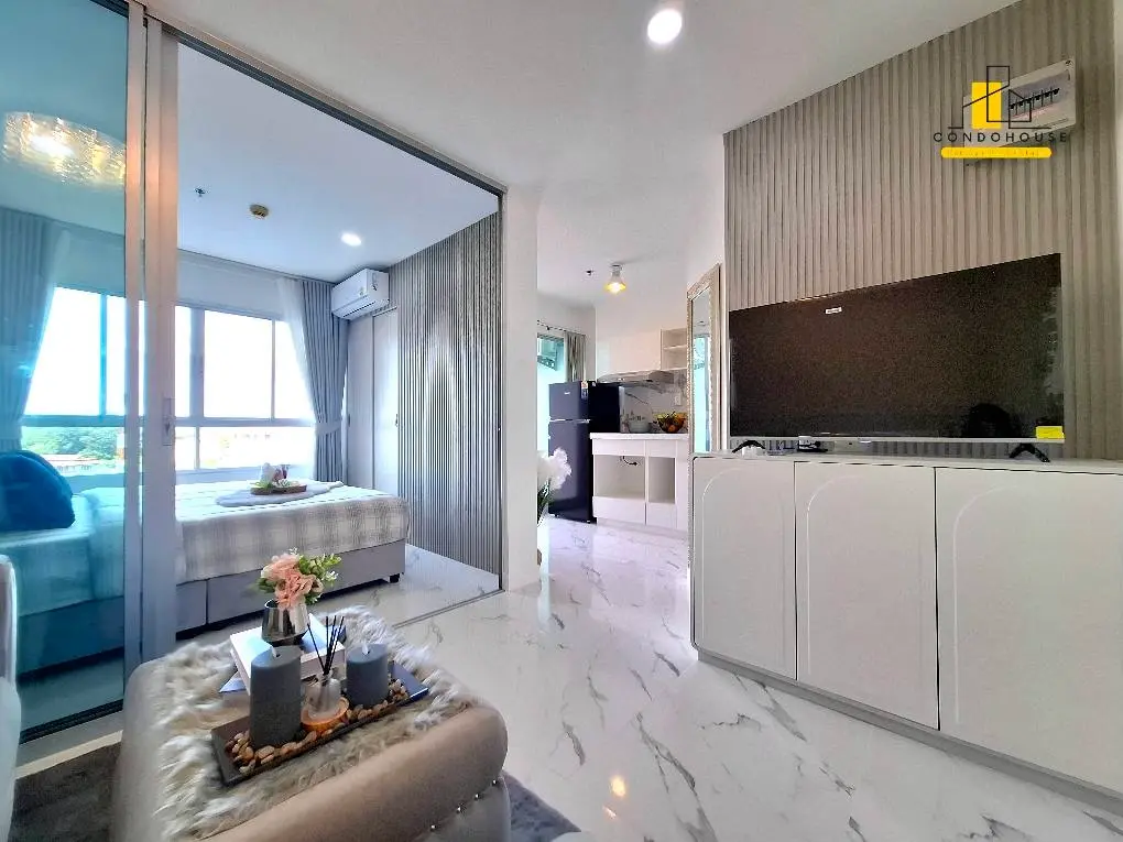 Cozy 1-Bedroom Condo with Modern Kitchen and Pool Views in Pattaya