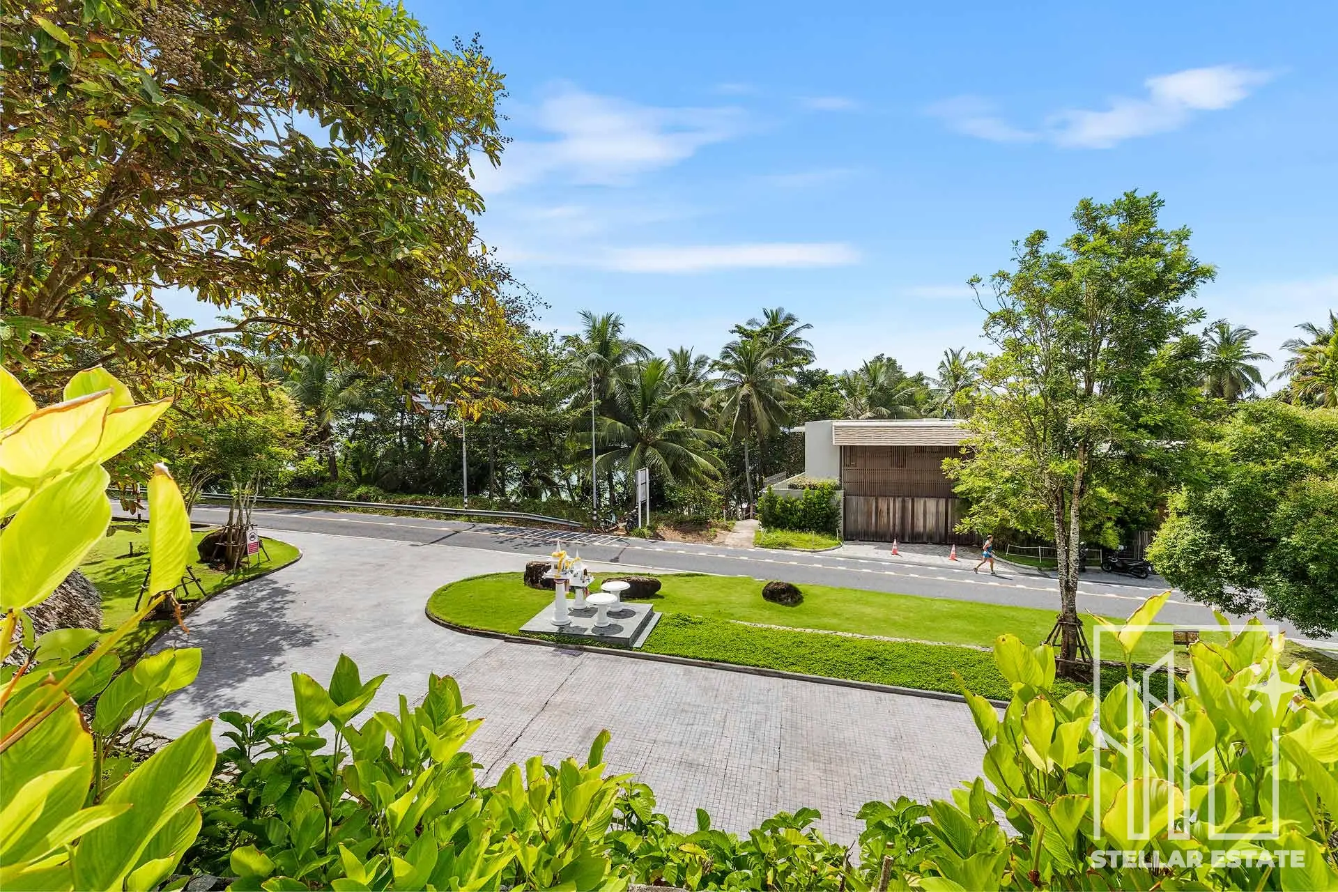 Malaiwana Patio Duplex: Luxurious Island Living Just Steps from Naithon Beach
