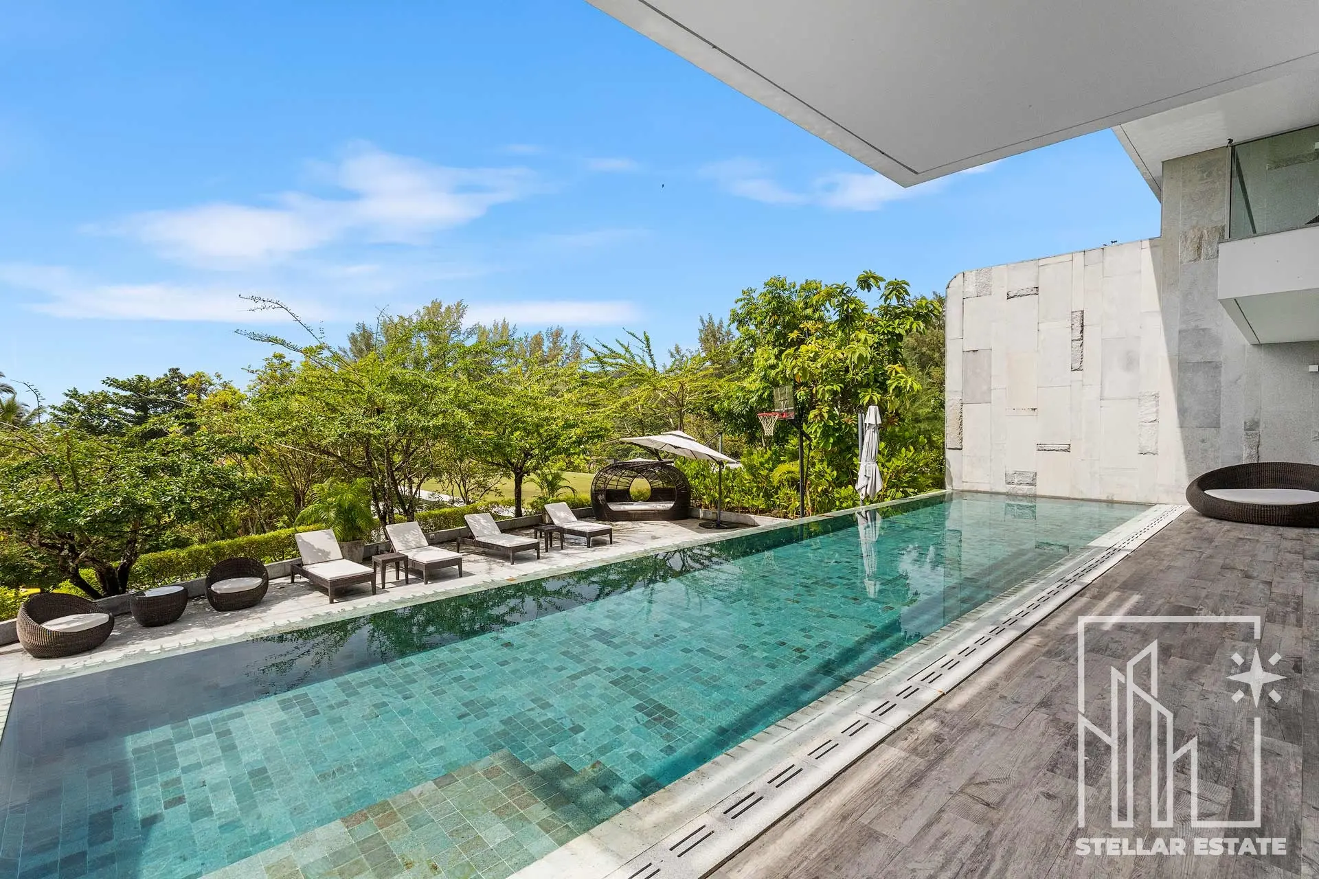 Malaiwana Patio Duplex: Luxurious Island Living Just Steps from Naithon Beach