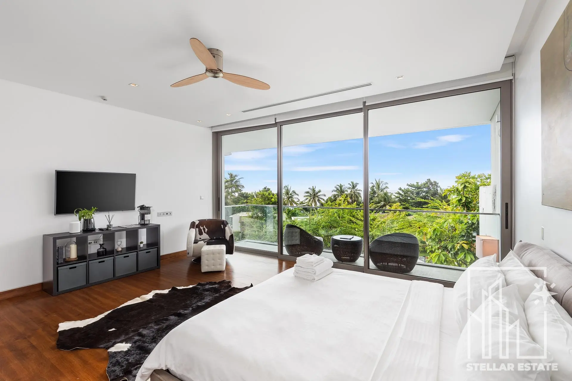 Malaiwana Patio Duplex: Luxurious Island Living Just Steps from Naithon Beach