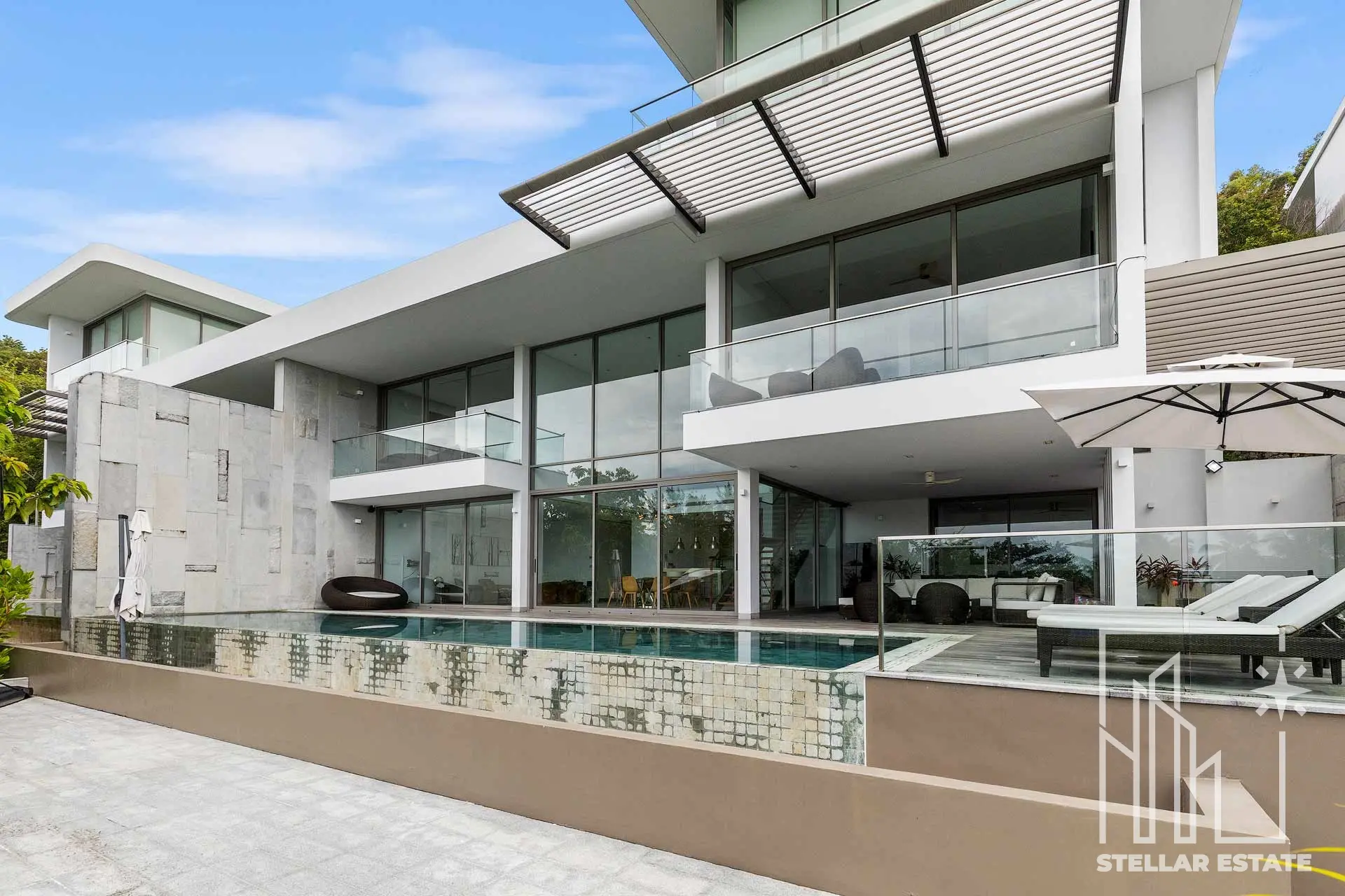 Malaiwana Patio Duplex: Luxurious Island Living Just Steps from Naithon Beach