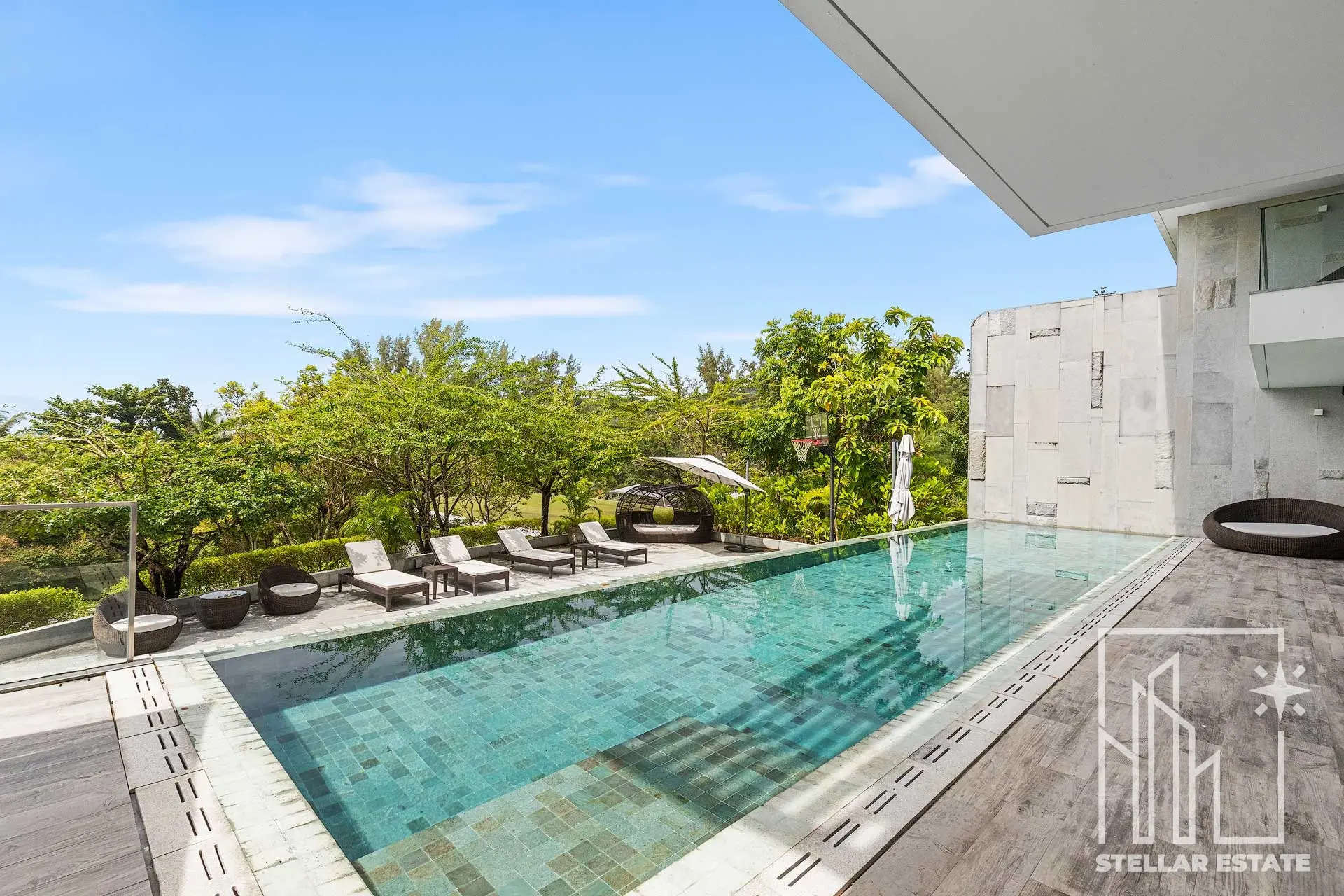 Malaiwana Patio Duplex: Luxurious Island Living Just Steps from Naithon Beach