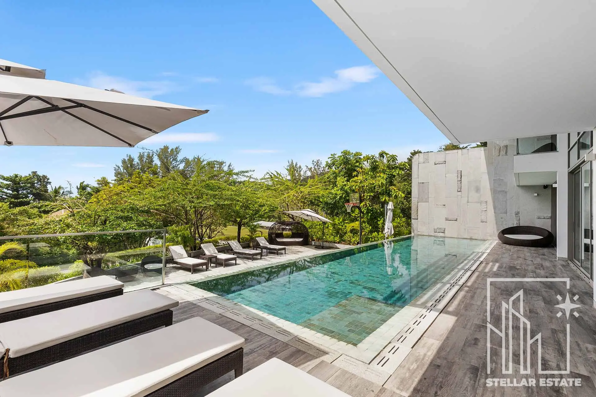Malaiwana Patio Duplex: Luxurious Island Living Just Steps from Naithon Beach