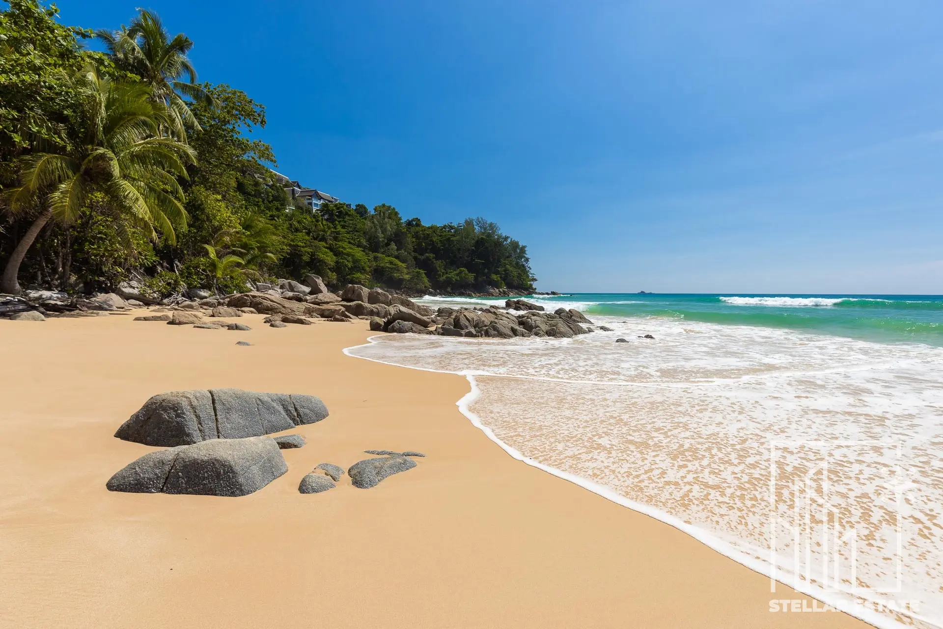 Malaiwana Patio Duplex: Luxurious Island Living Just Steps from Naithon Beach