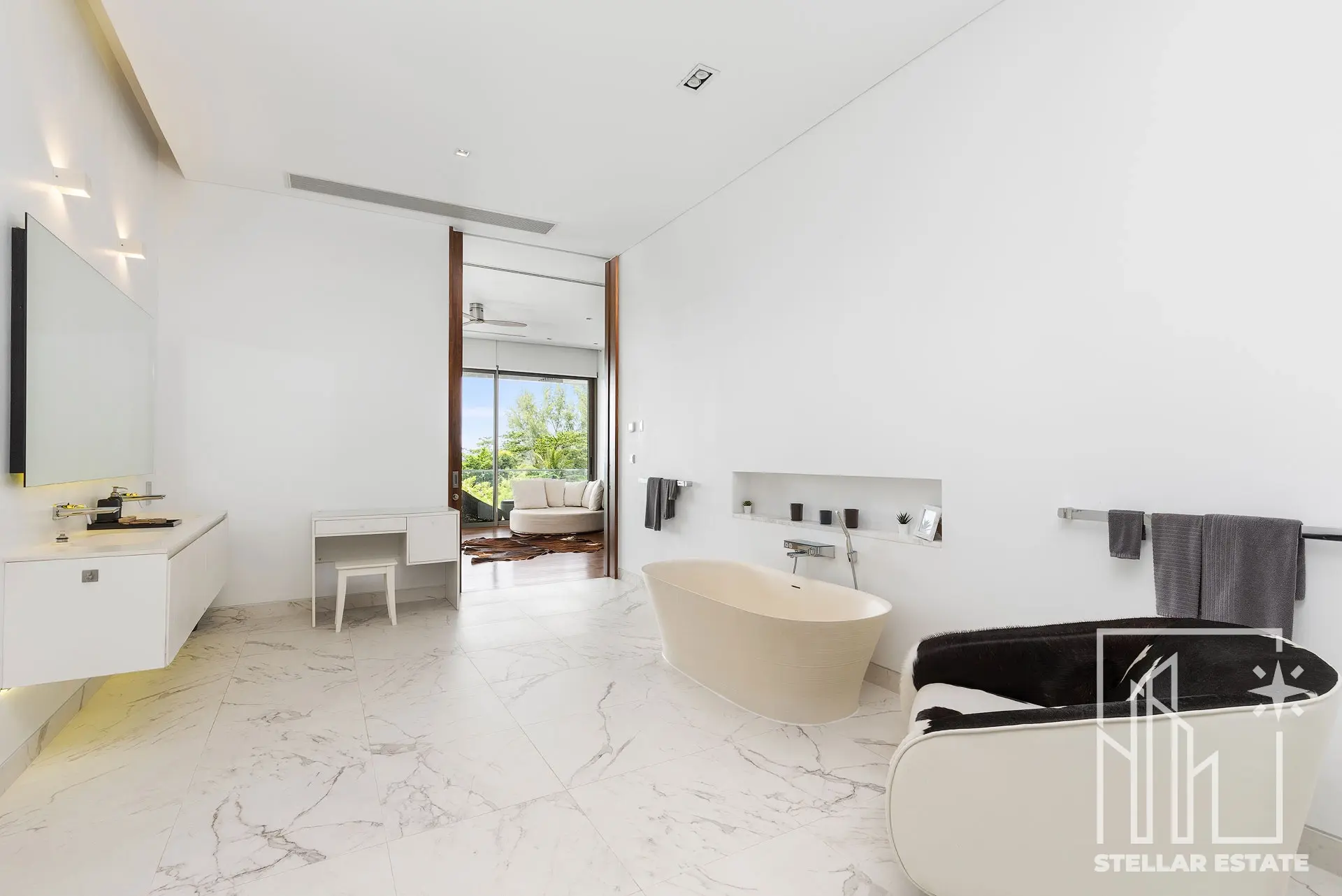 Malaiwana Patio Duplex: Luxurious Island Living Just Steps from Naithon Beach