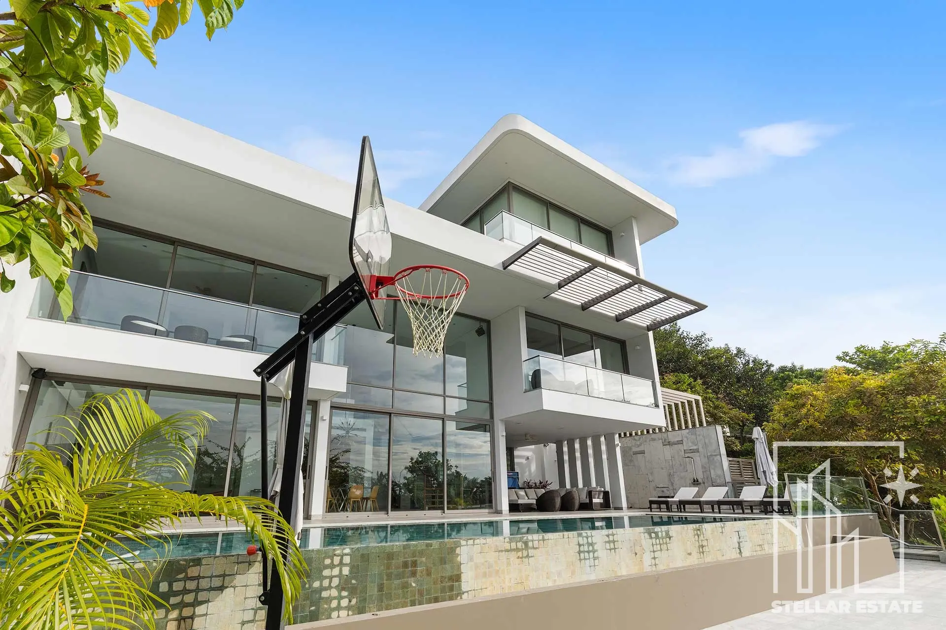 Malaiwana Patio Duplex: Luxurious Island Living Just Steps from Naithon Beach