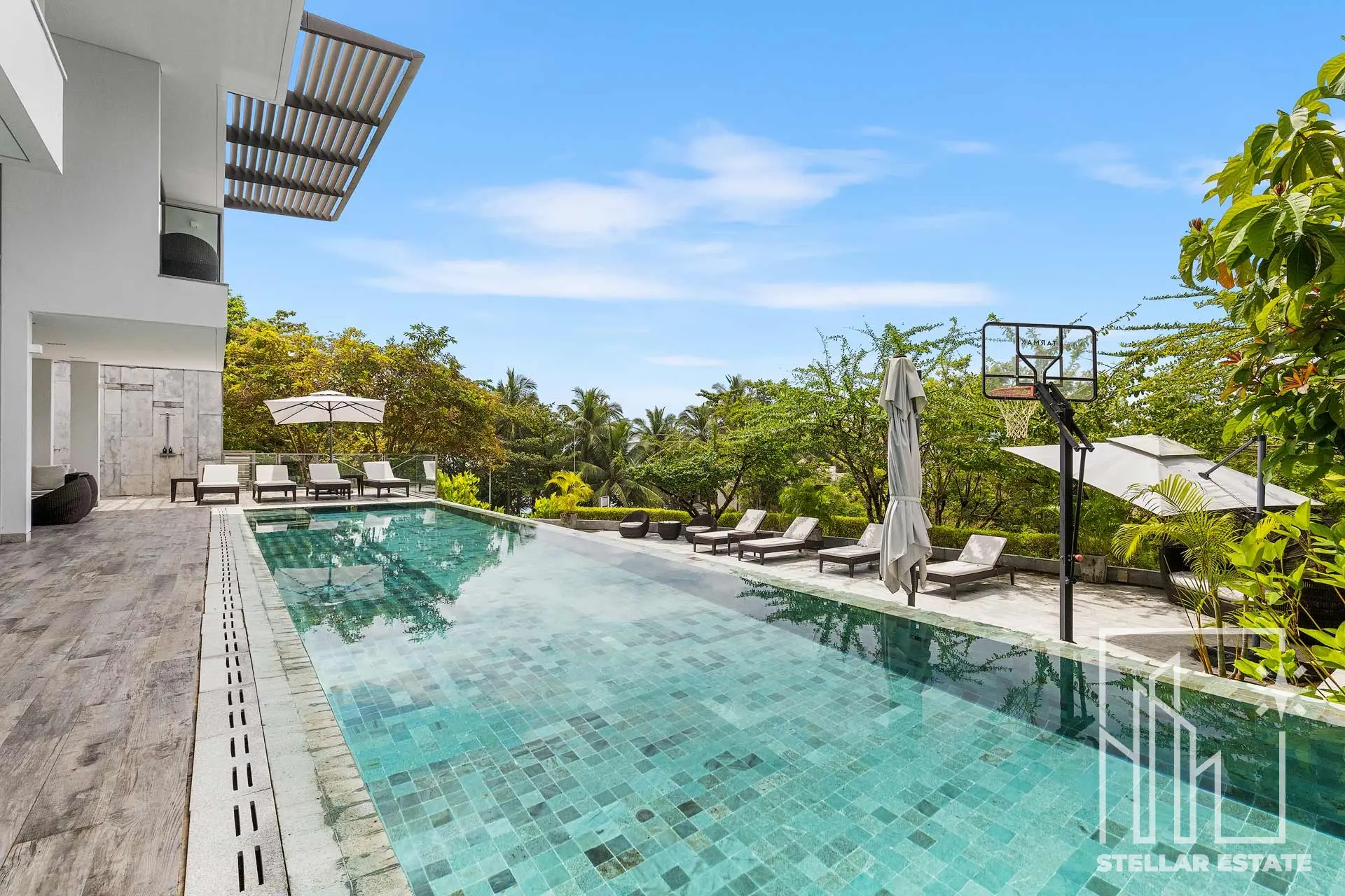 Malaiwana Patio Duplex: Luxurious Island Living Just Steps from Naithon Beach
