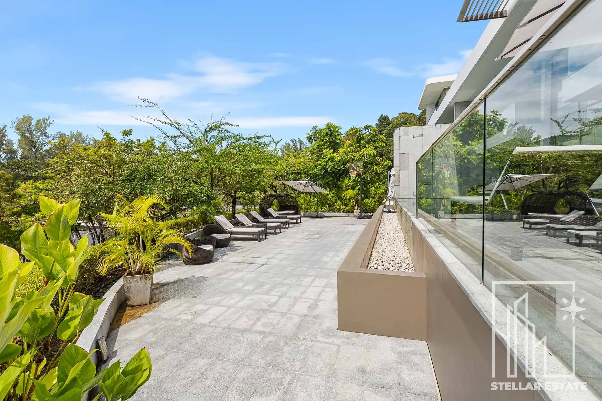 Malaiwana Patio Duplex: Luxurious Island Living Just Steps from Naithon Beach