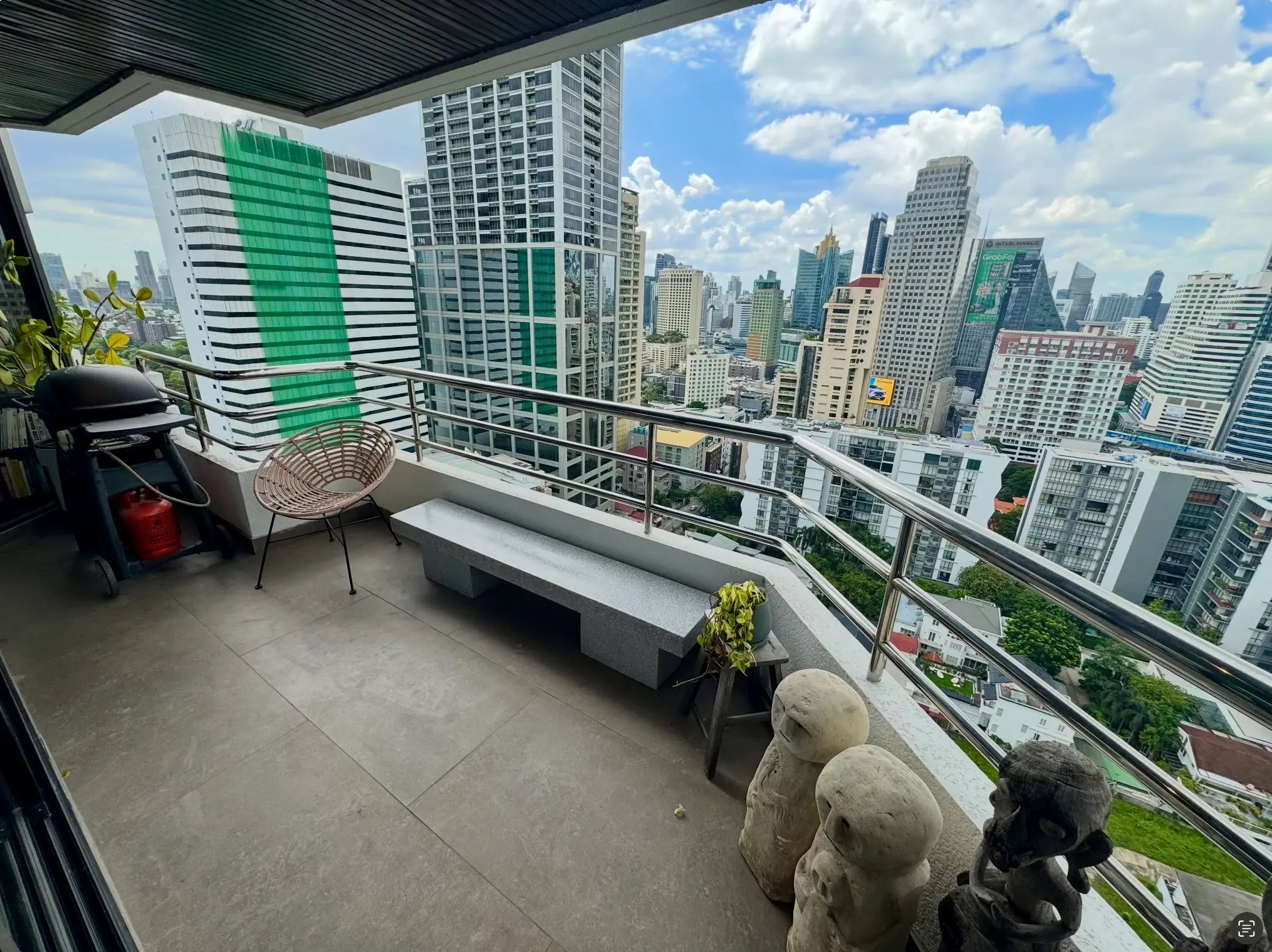 2 Bed/ 2 Bath Lake Avenue 