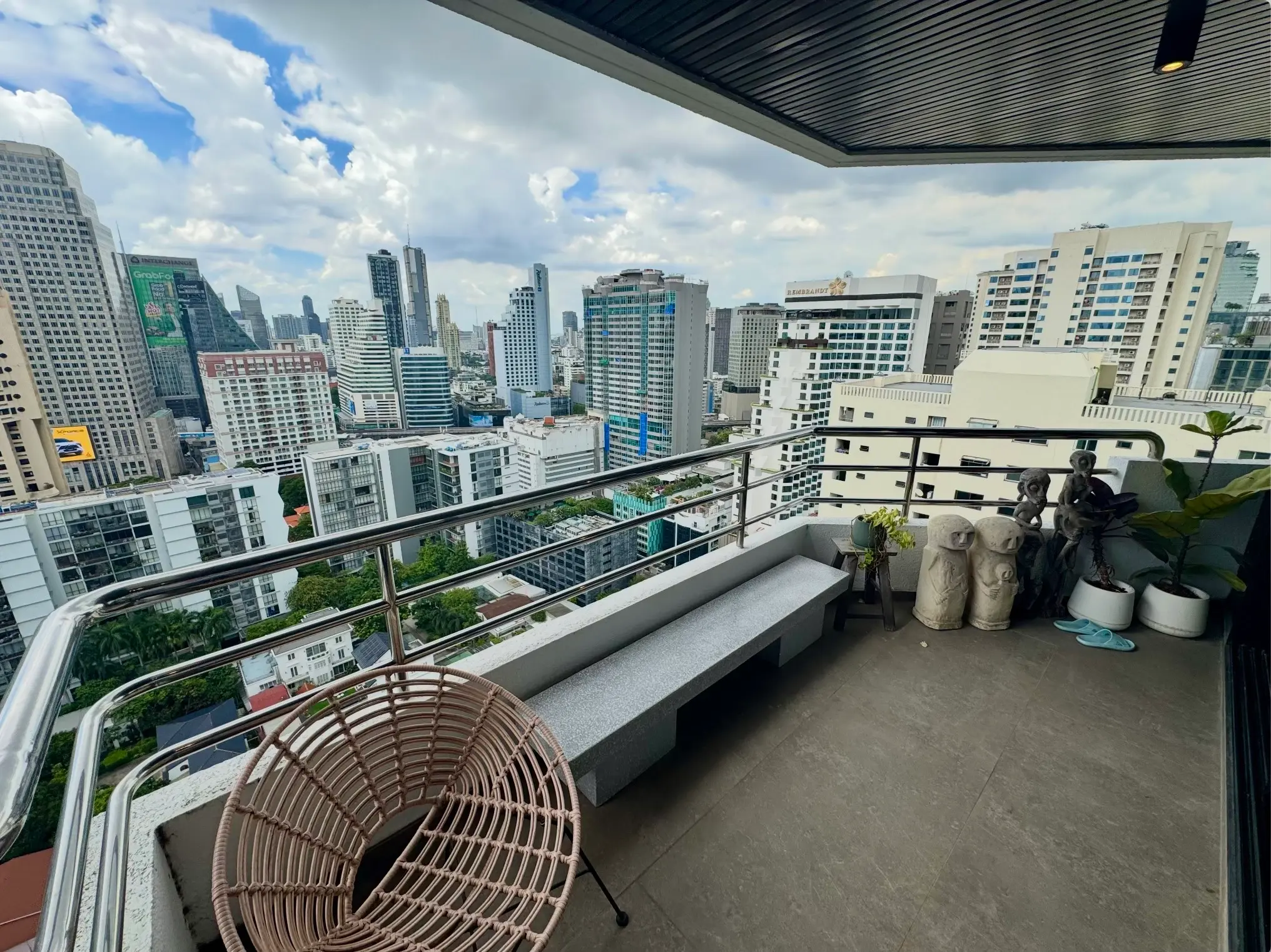 2 Bed/ 2 Bath Lake Avenue 