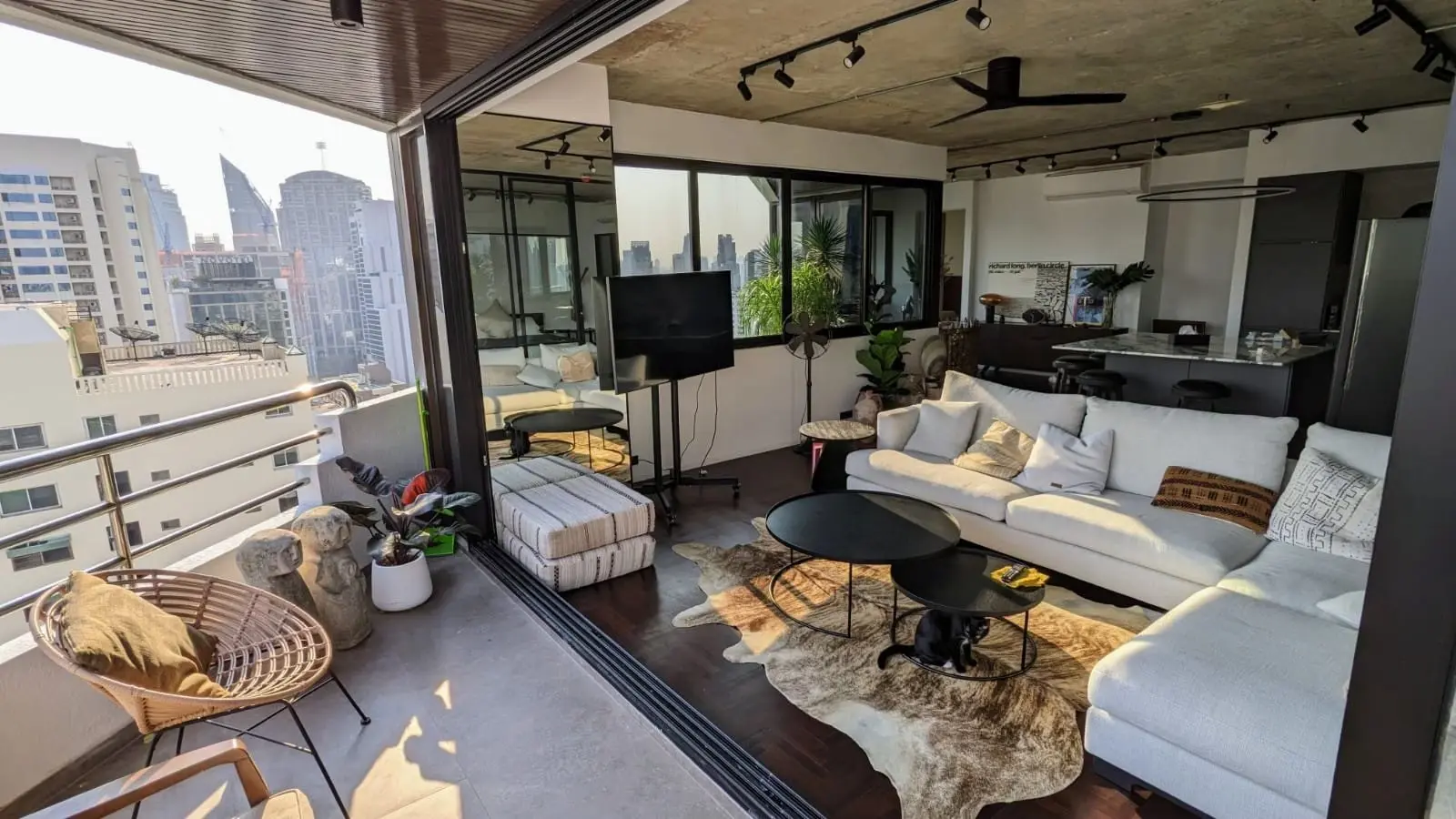 2 Bed/ 2 Bath Lake Avenue 