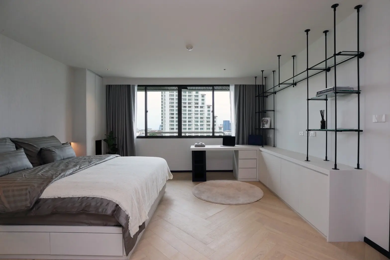 1 Bed/ 2 Bath Lake Avenue 