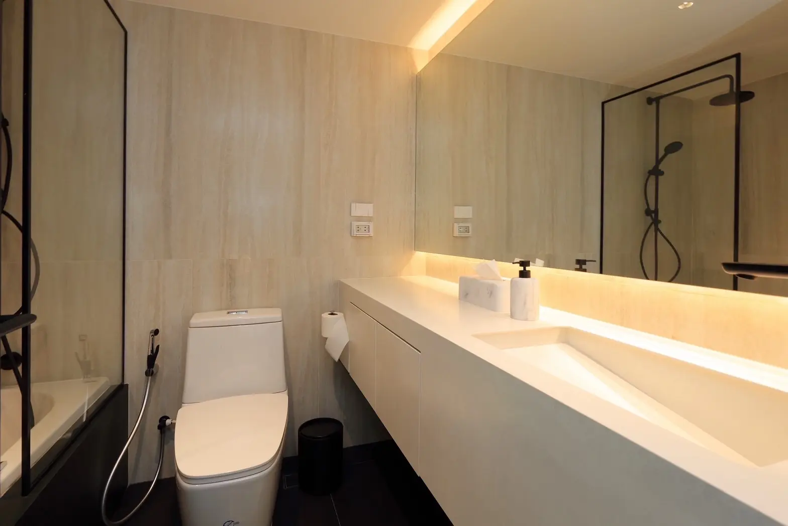 1 Bed/ 2 Bath Lake Avenue 