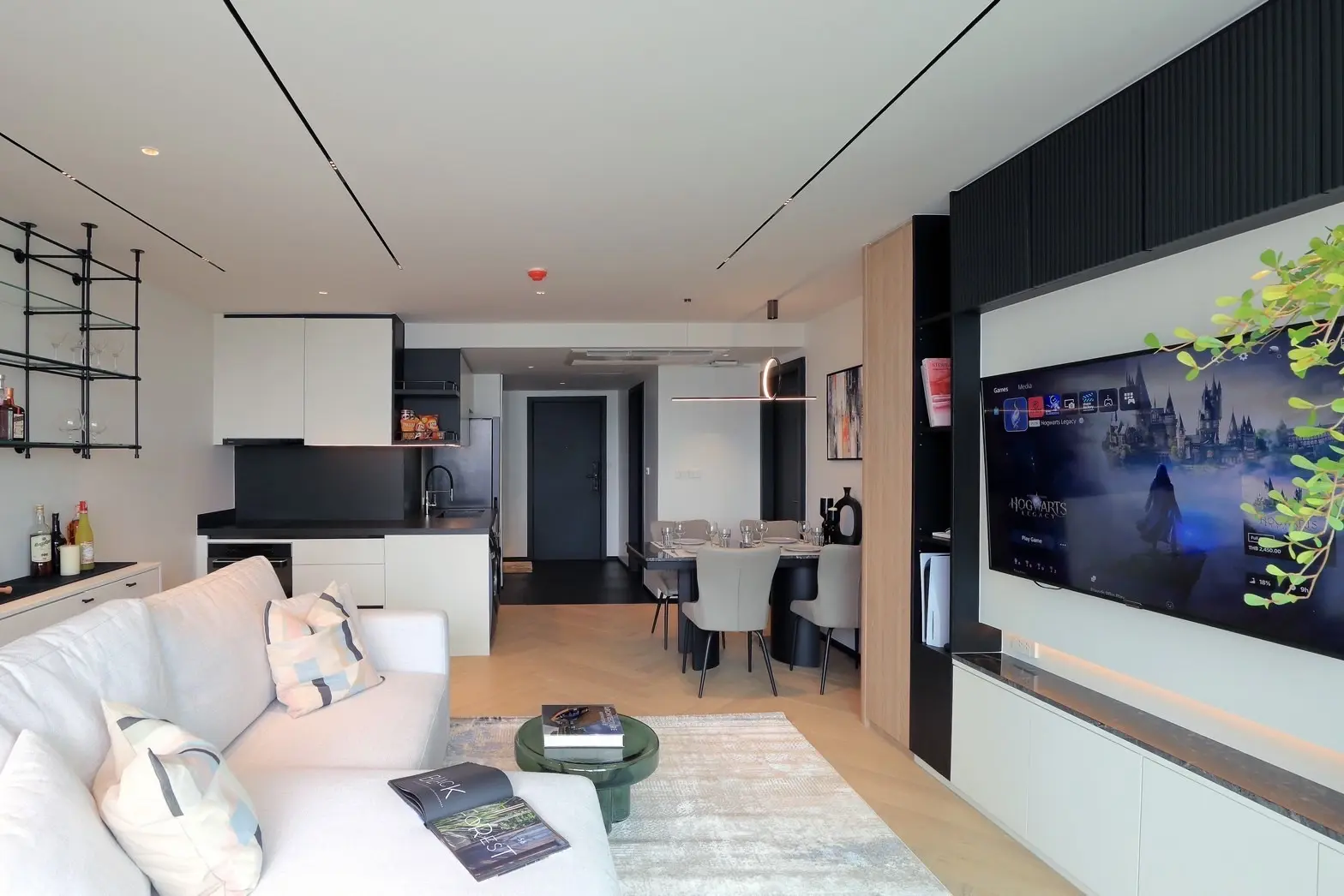 1 Bed/ 2 Bath Lake Avenue 