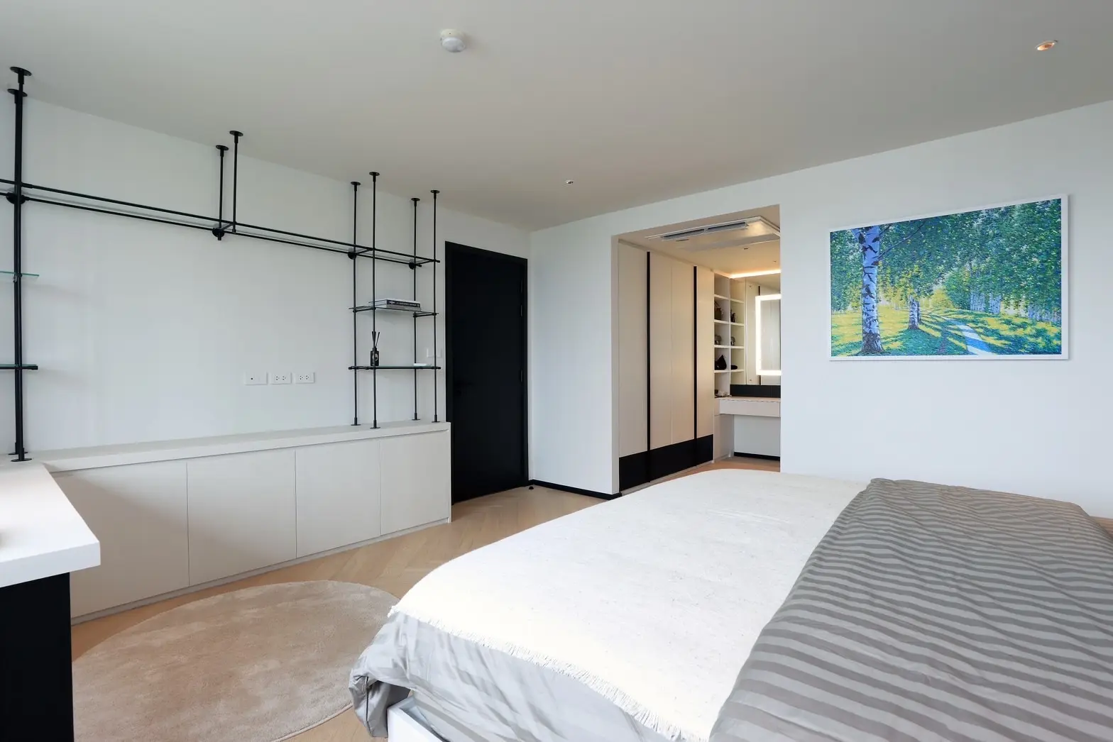 1 Bed/ 2 Bath Lake Avenue 
