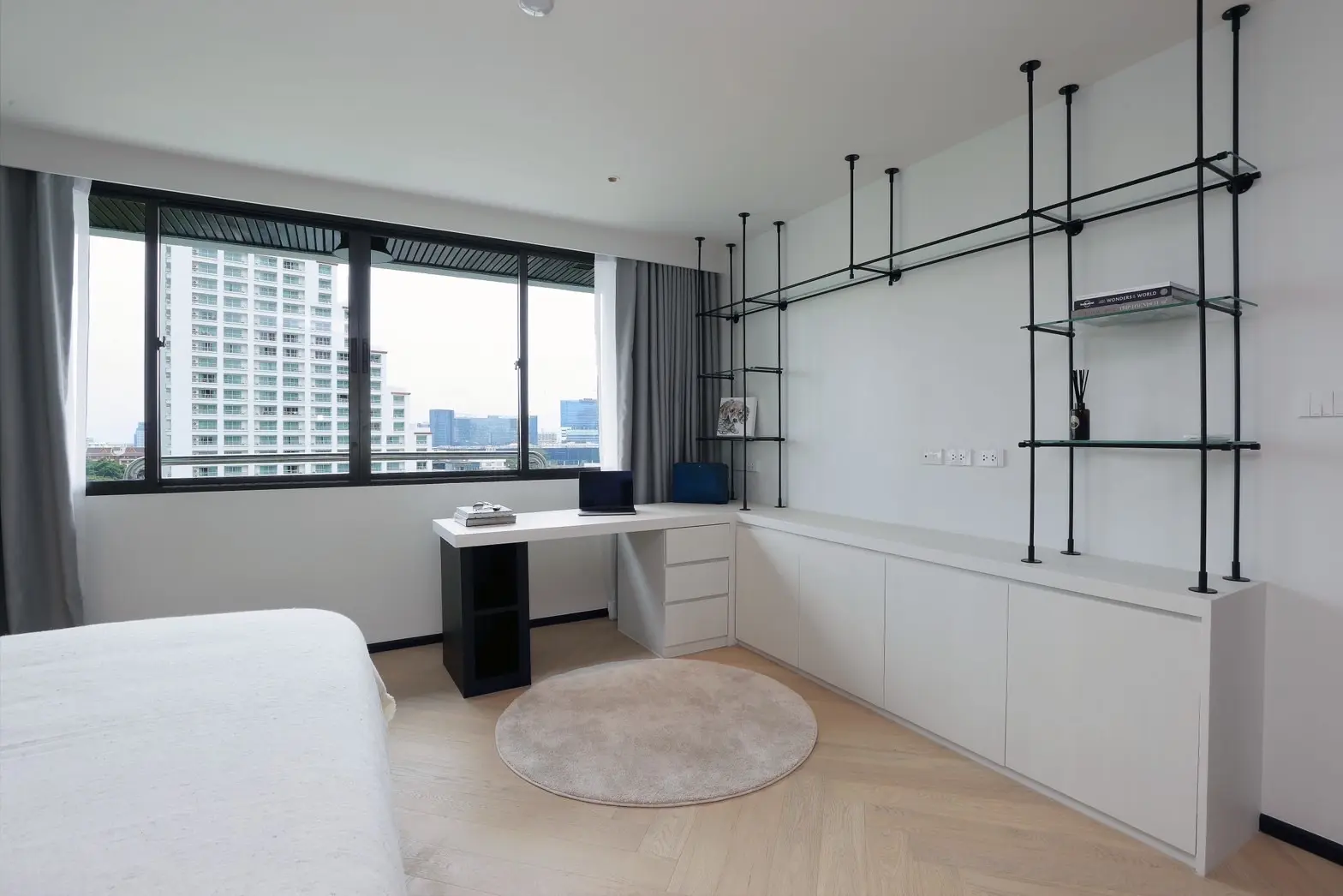 1 Bed/ 2 Bath Lake Avenue 