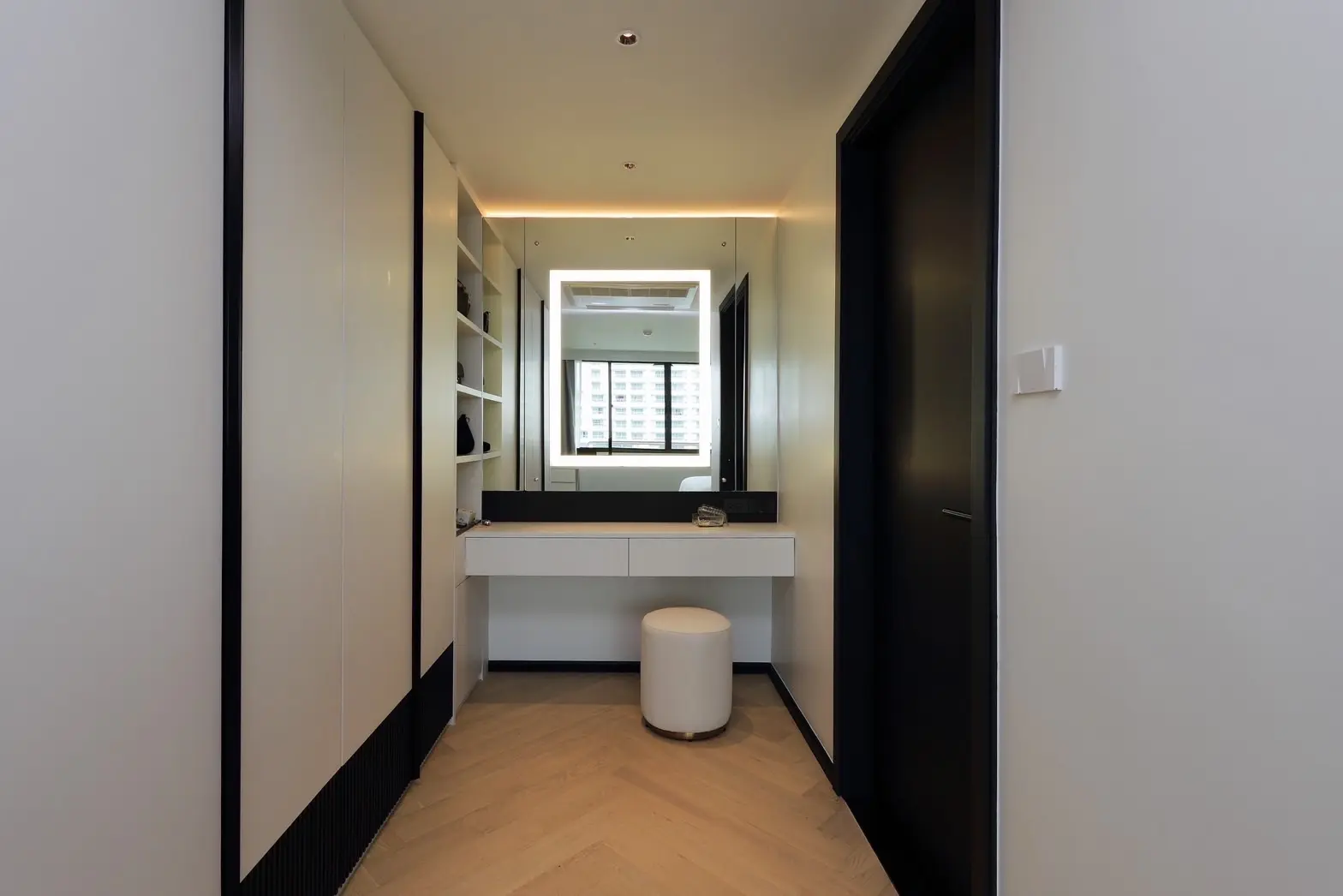 1 Bed/ 2 Bath Lake Avenue 