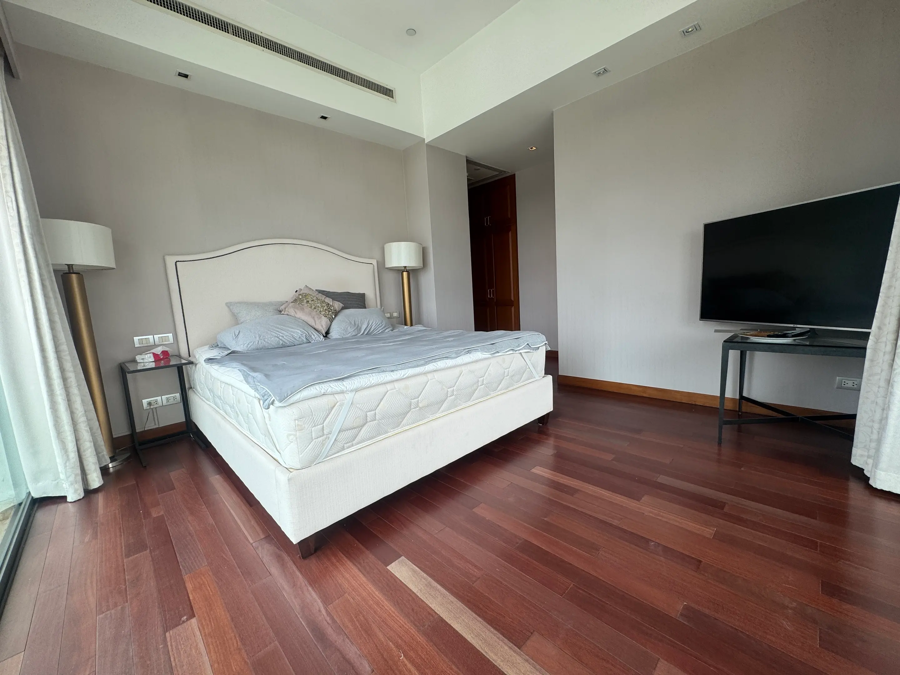 2 Bed/ 3 Bath Le Raffine 39